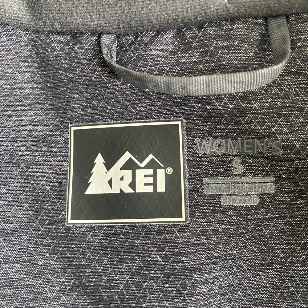 REI E1 Rain Jacket size S - Picture 4 of 17